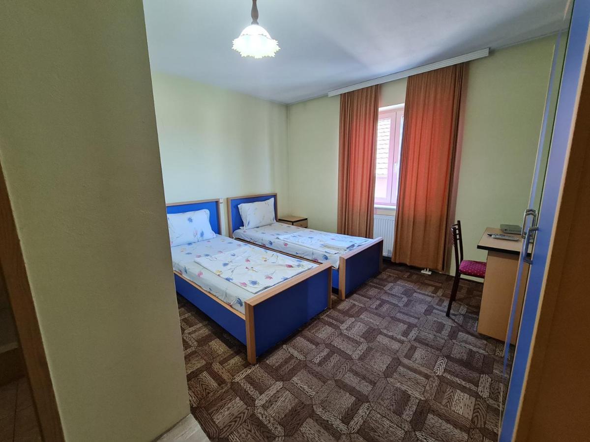 Holiday Ferizaj Esterno foto