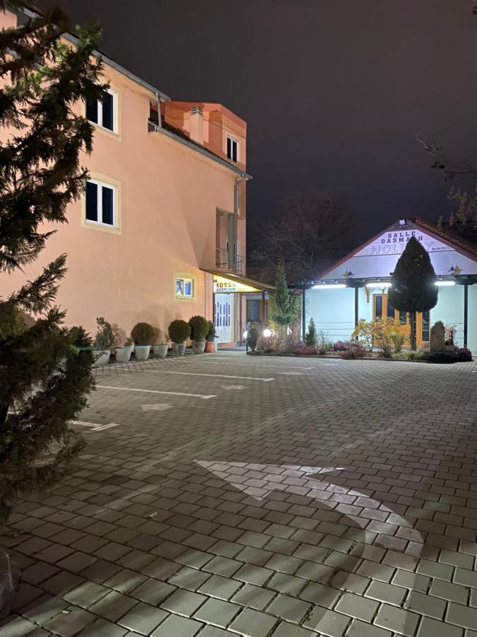 Holiday Ferizaj Esterno foto